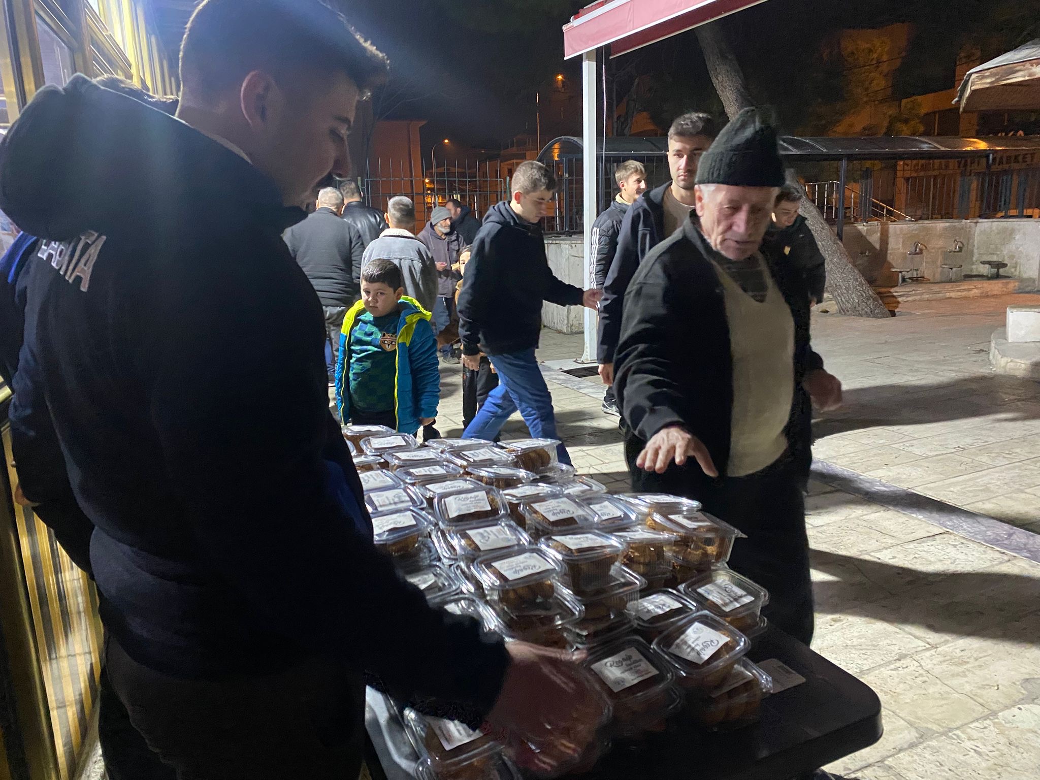 Dinar Belediyesi, Regaip Kandili Dolayısıyla Kandil Simidi Dağıttı 5 20715275601735844618