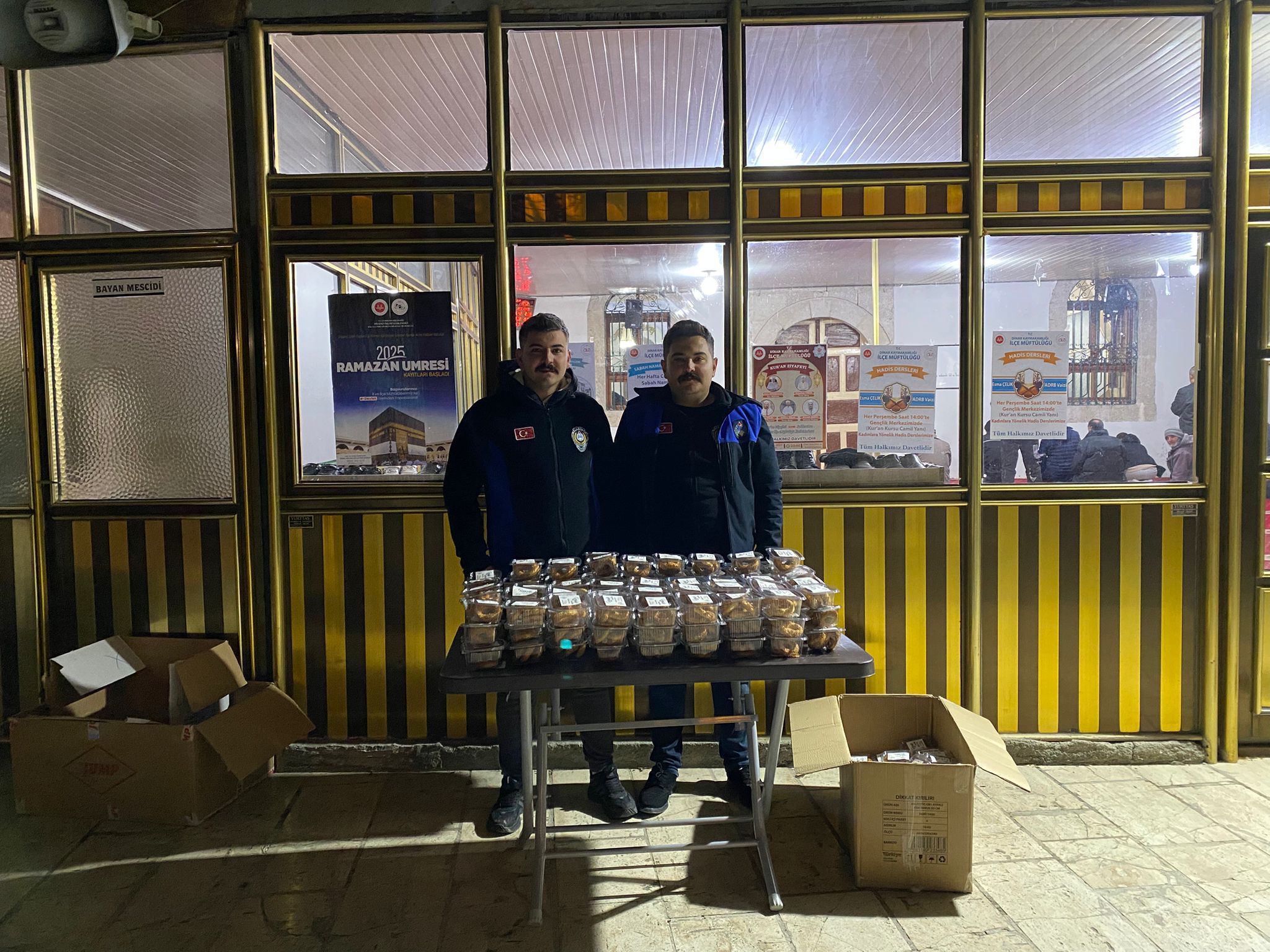 Dinar Belediyesi, Regaip Kandili Dolayısıyla Kandil Simidi Dağıttı 2 472018700 632676949284625 496046127758148514 n