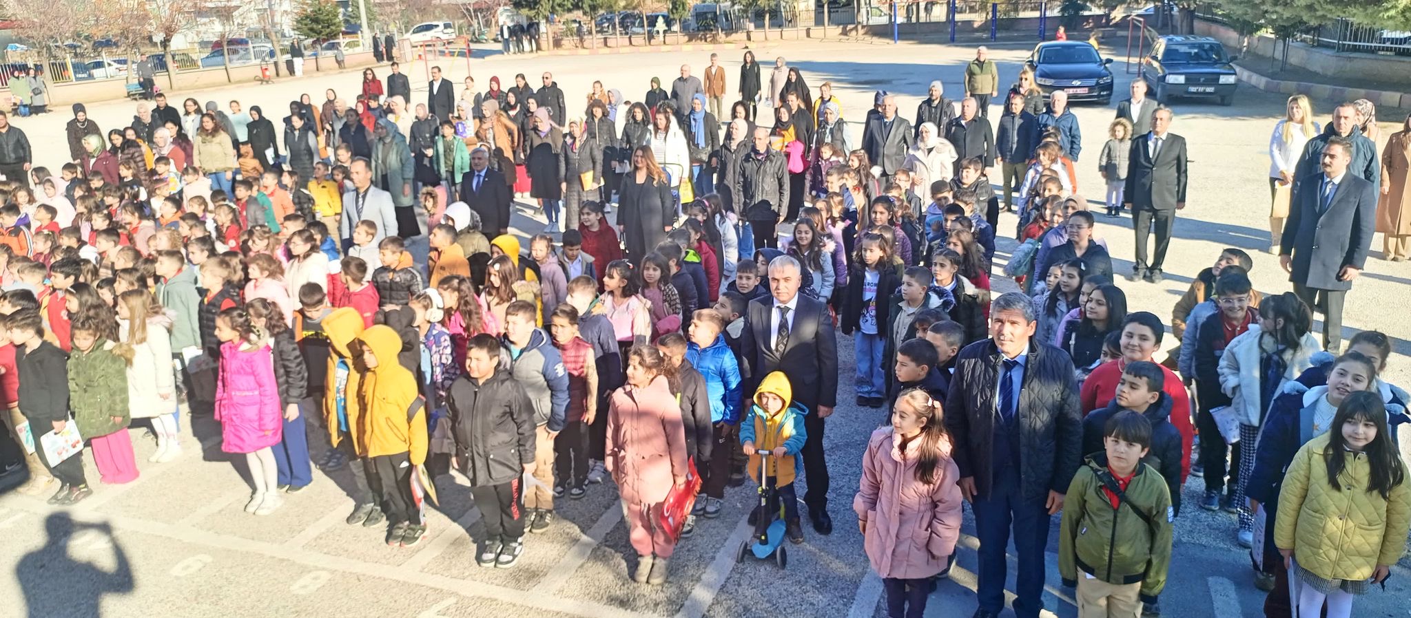 KAYMAKAM DURU ÖĞRENCİLERİMİZE KARNELERİNİ DAĞITTI 6 5814714581737106502