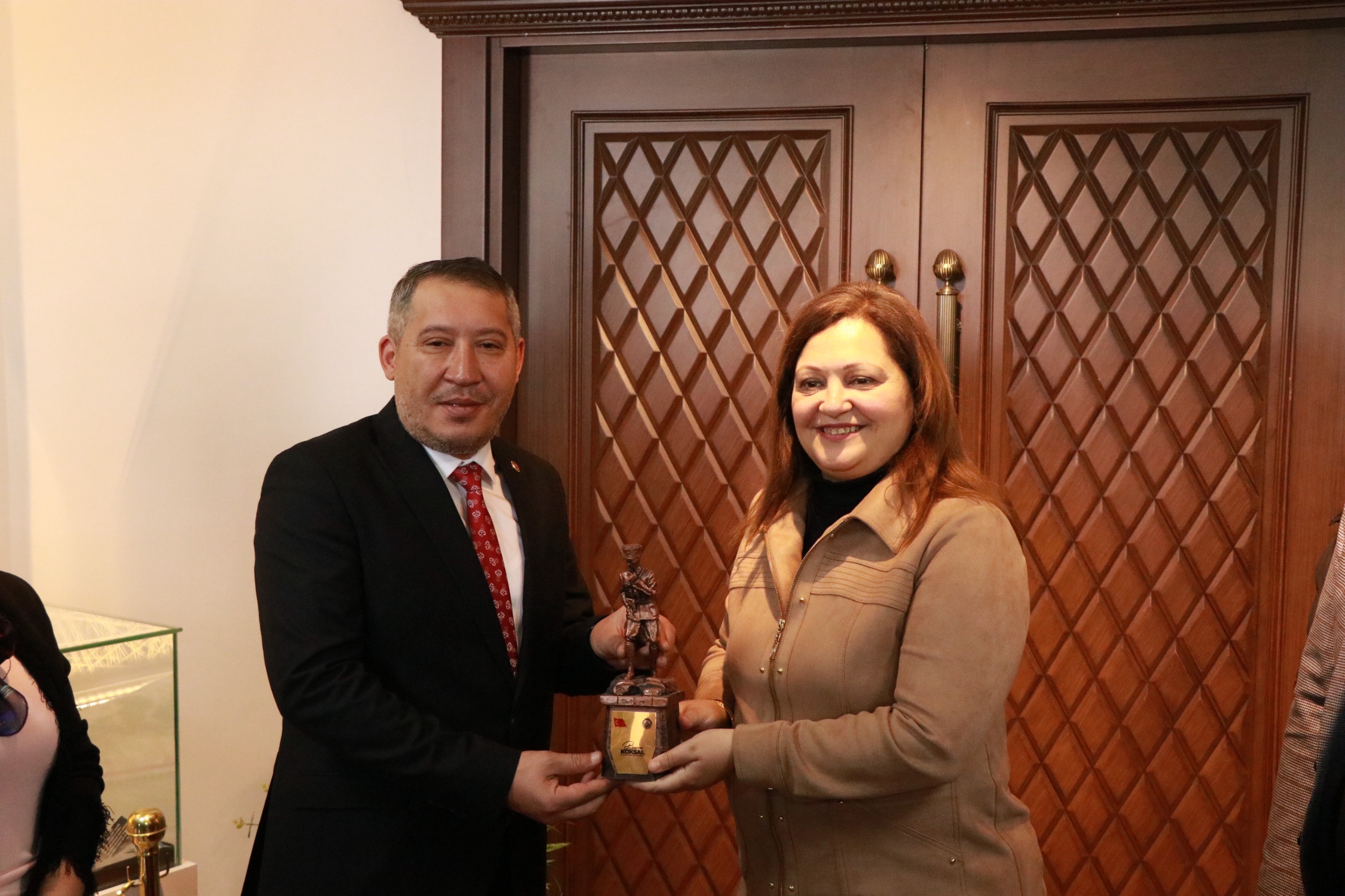 AFYONKARAHİSAR BELEDİYE BAŞKANI BURCU KÖKSAL’DAN DİNAR BELEDİYESİNE ZİYARET 15 6595452951737042893 Kopya