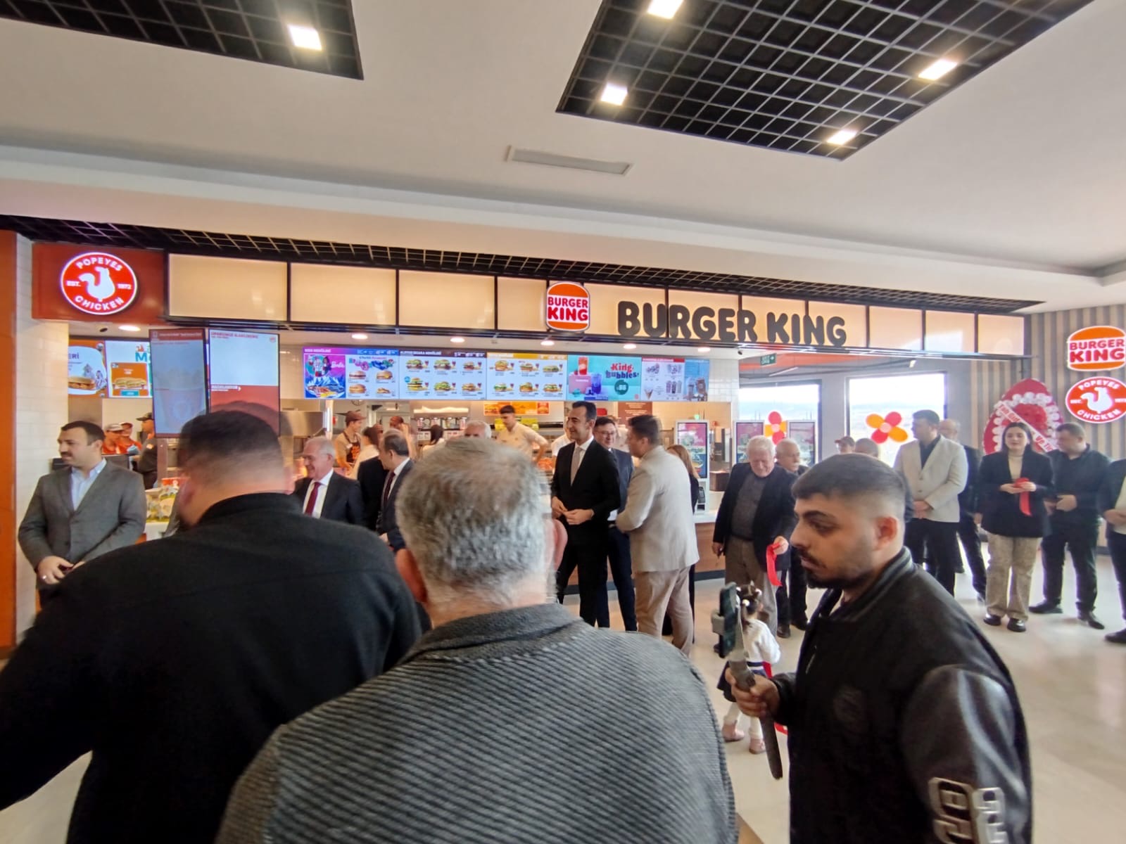 Burger King ve Popeyes Dinar İyaş AVM’de Açıldı! 2 14234083671738951942 Kopya