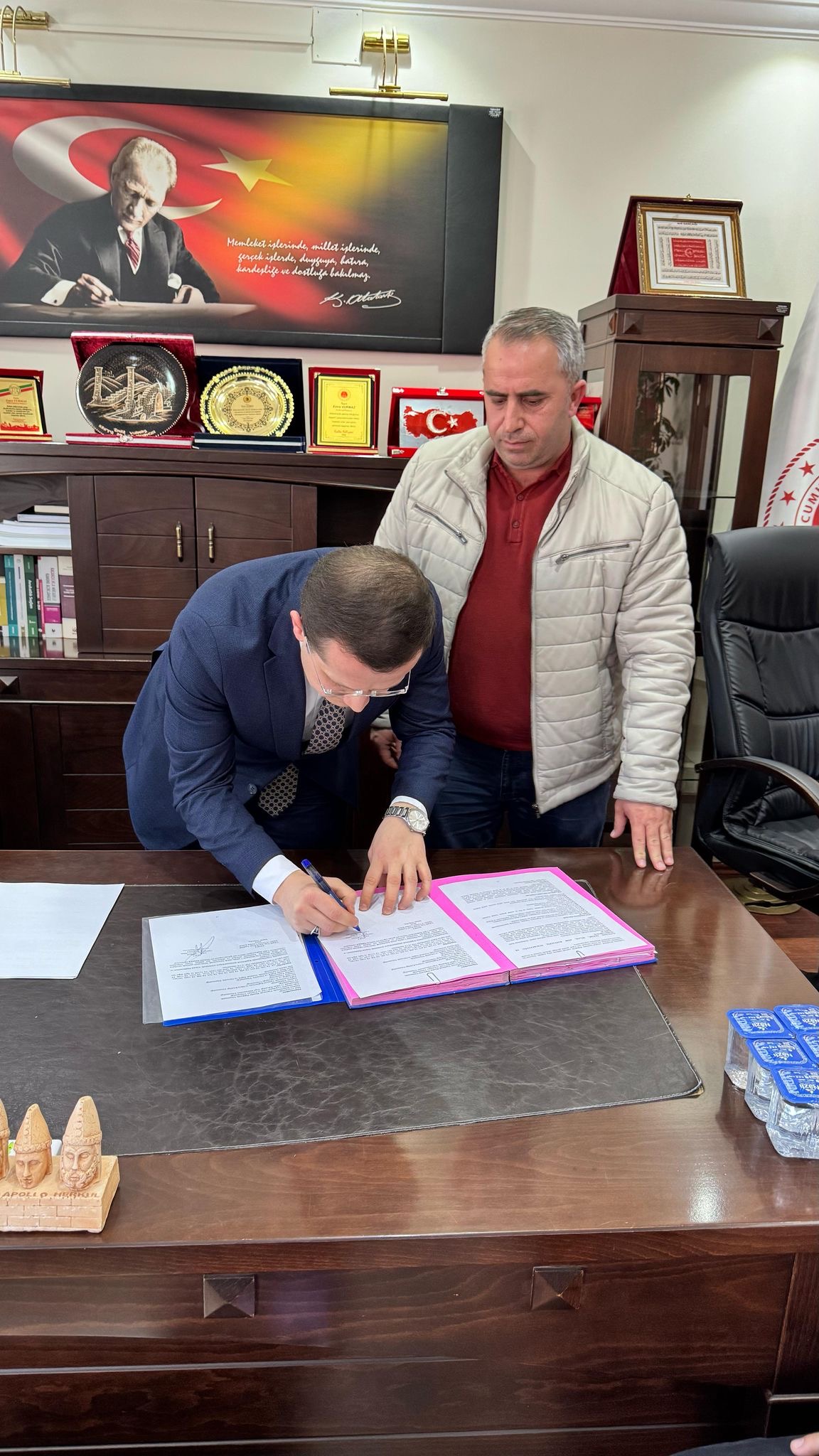 Dinar'da Adliye Lojmanları İçin Sözleşme İmzalandı 3 20479624351740750311