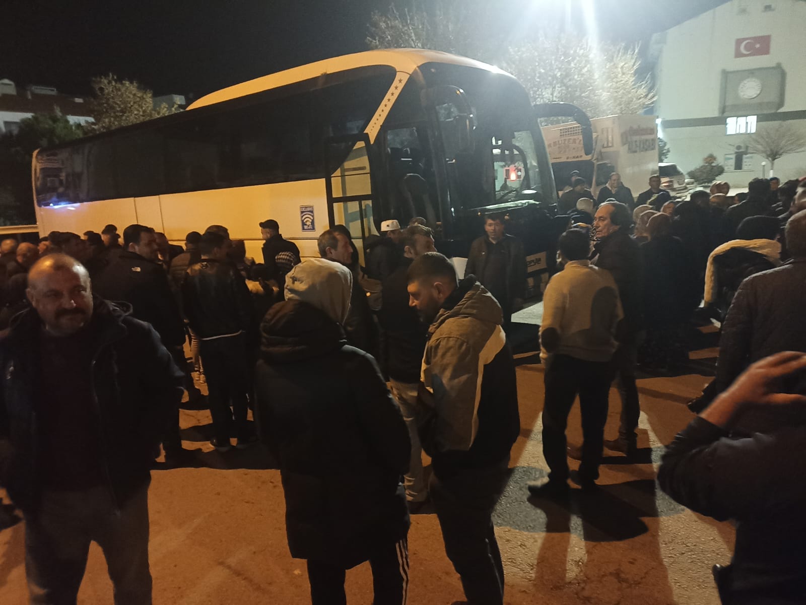 Duayen Turizm umrecilerini dualarla uğurladık 3 2ef2f5e8 0196 476d a6ec d135ccc5a69a