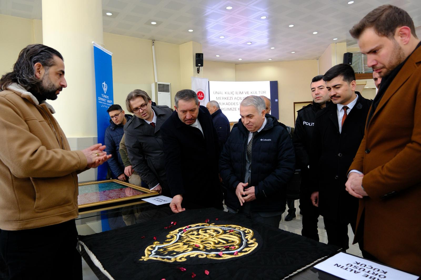 KAYMAKAM DURU KUTSAL EMANETLER SERGİSİ AÇILIŞINI GERÇEKLEŞTİRDİ. 8 7ae66f1c 791a 4fdb a261 51929aa406dd