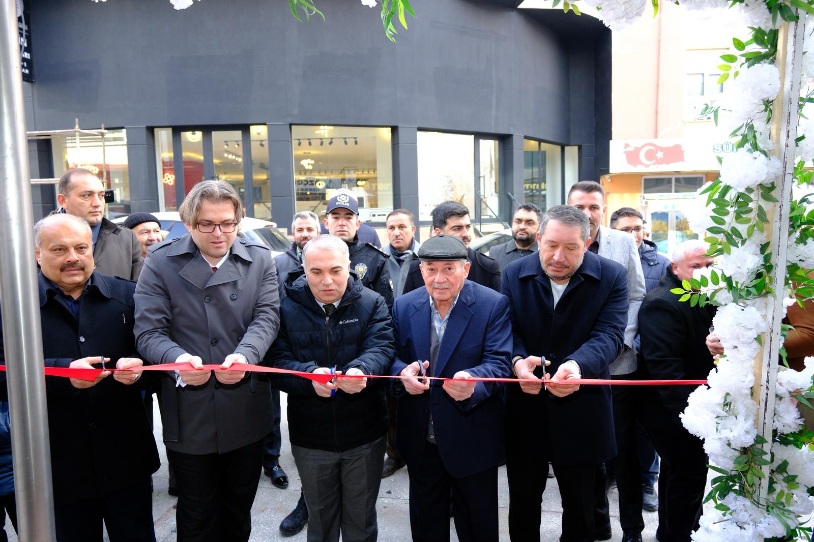 KAYMAKAM DURU KUTSAL EMANETLER SERGİSİ AÇILIŞINI GERÇEKLEŞTİRDİ. 2 8a001b47 75ed 479e 8c73 dbd6081aee70