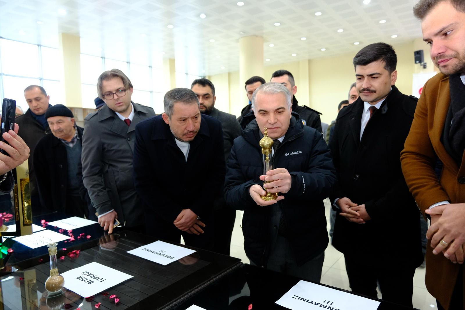 KAYMAKAM DURU KUTSAL EMANETLER SERGİSİ AÇILIŞINI GERÇEKLEŞTİRDİ.