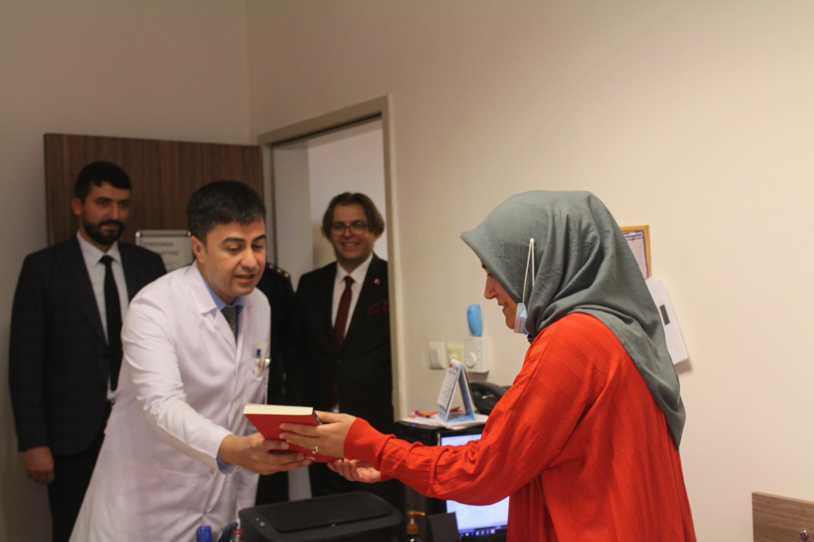 KAYMAKAM DURU, İYİLİK HAFTASI ZİYARETLERİNE EŞLİK ETTİ 8 1651740321742219126