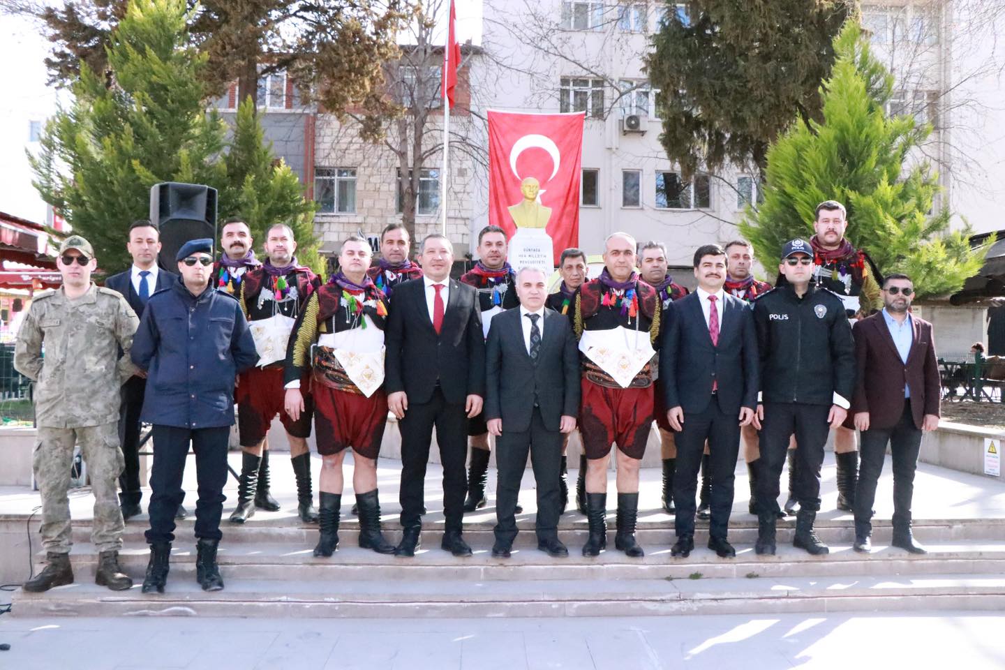 Atatürk’ün Dinar’a Gelişi Coşkuyla Kutlandı 8 483961504 1078700747620295 6698353030451833551 n