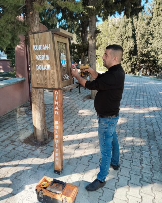 Dinar Asri Mezarlığı’na Kur’an-ı Kerim Kutuları Konuldu