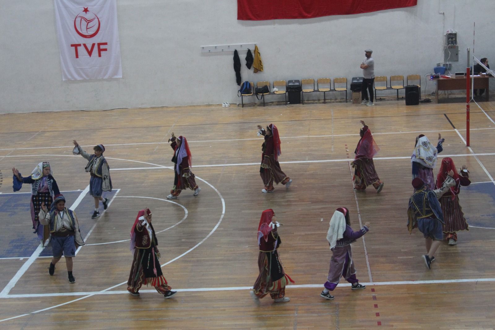 KAYMAKAM DURU “KURUMLAR ARASI VOLEYBOL TURNUVASI” FİNALİNE KATILDI. 2 42229b4f 67b8 464f 8d68 0bf2db8513c7