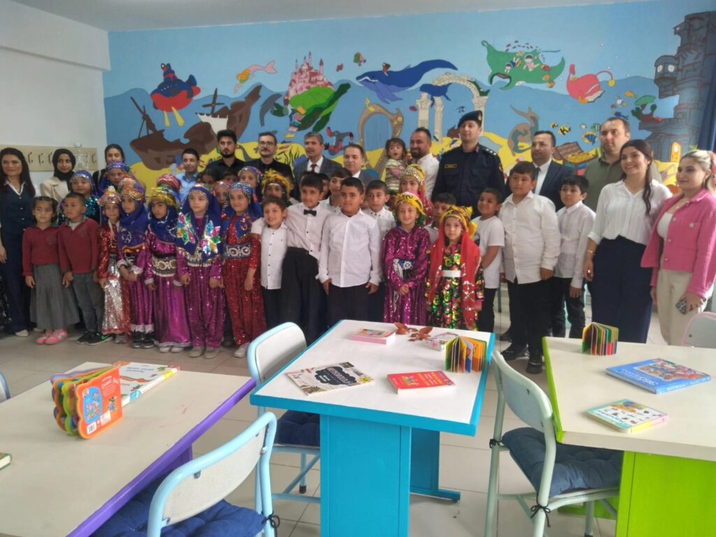 BİLKENT ÖĞRENCİLERİNİN KURDUĞU KÜTÜPHANE ÇİÇEKTEPE’DE AÇILDI