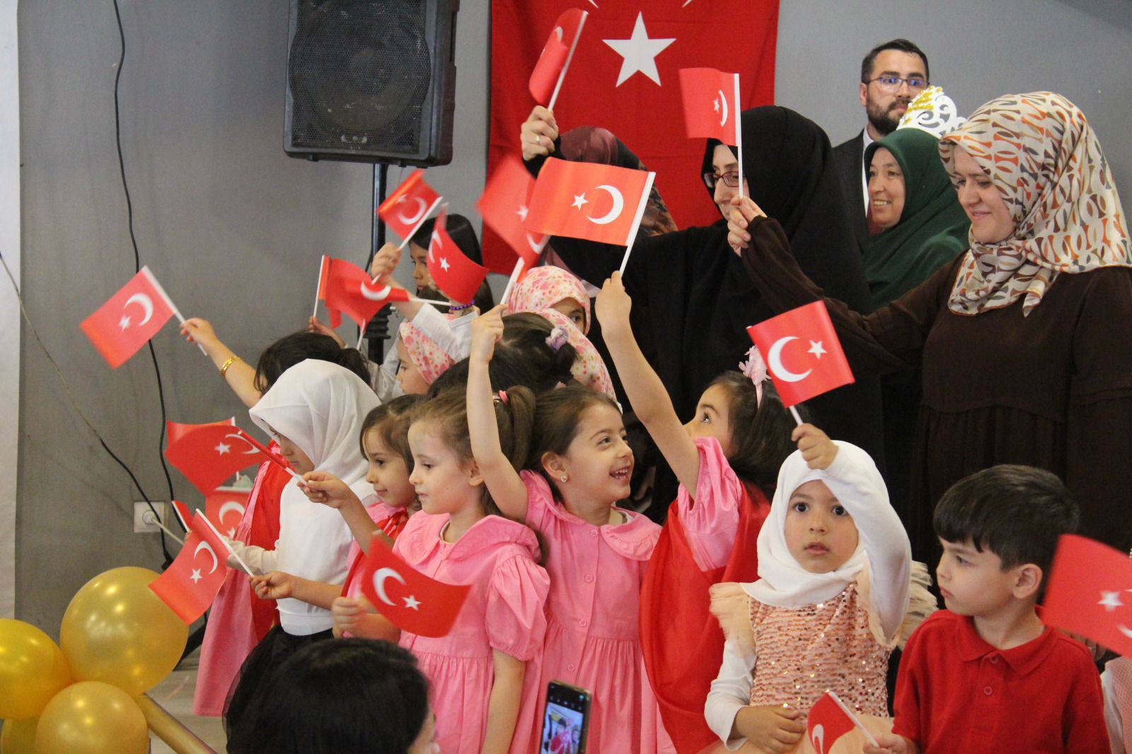 KAYMAKAM DURU 4-6 YAŞ KUR’AN KURSLARI KAPANIŞ PROGRAMINA KATILDI.