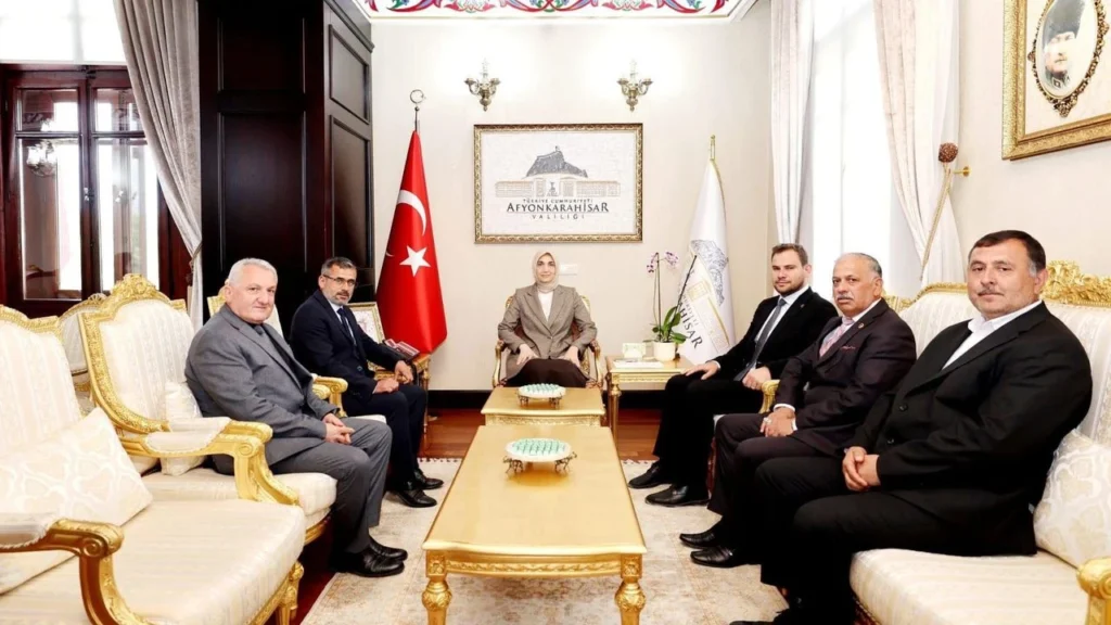 VALİ YİĞİTBAŞI, DİNAR AK PARTİ HEYETİNİ MAKAMINDA KABUL ETTİ