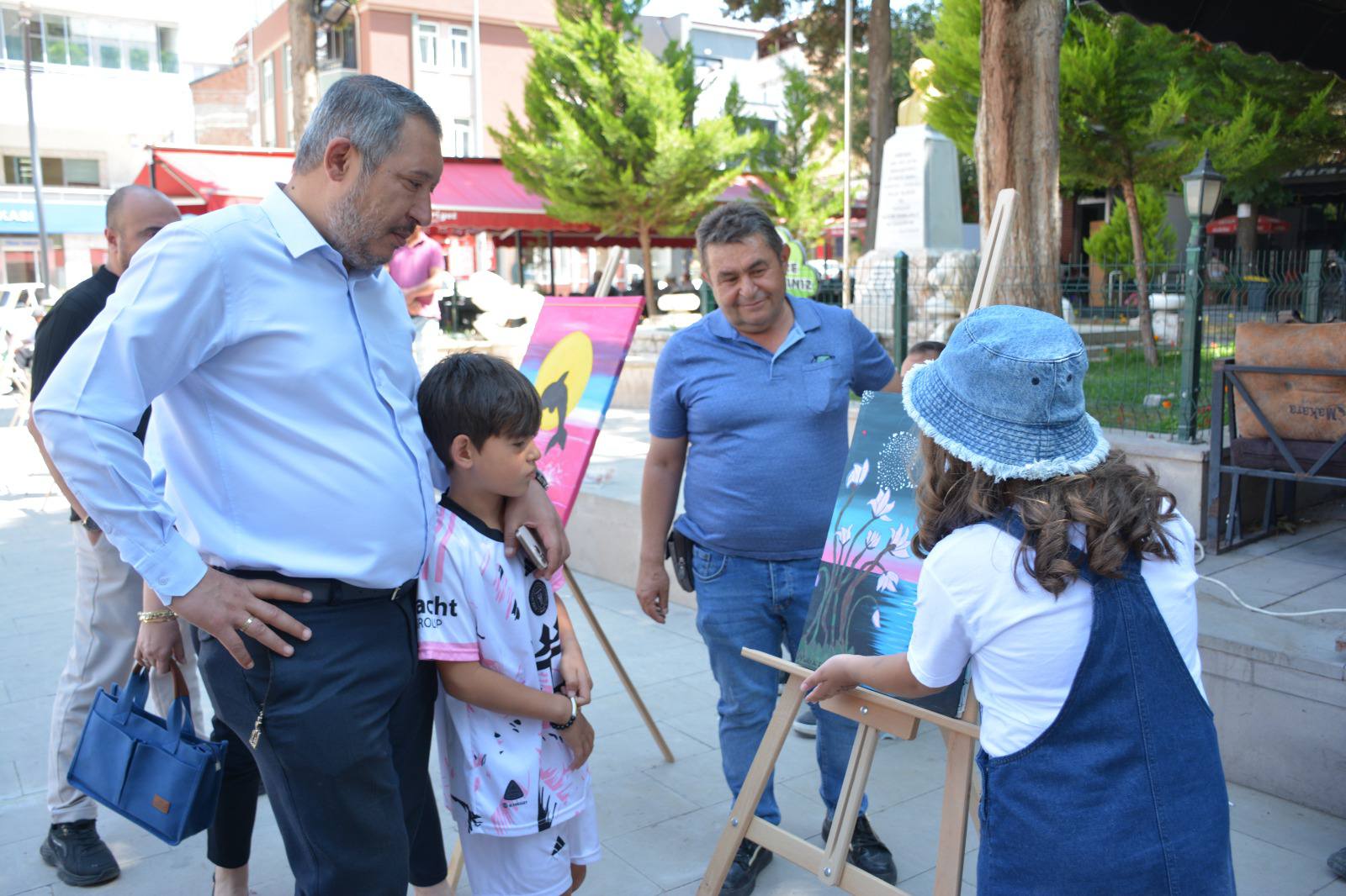 MENDERES İLKOKULU KERMESİ CUMHURİYET MEYDANI’NDA GERÇEKLEŞTİ 2 508119047 755512057001113 847785026745060608 n