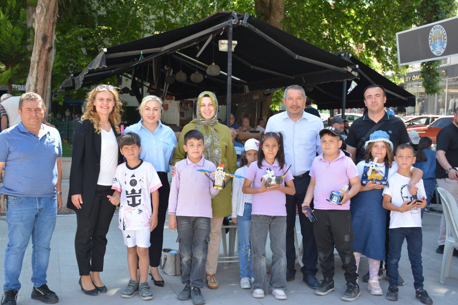 MENDERES İLKOKULU KERMESİ CUMHURİYET MEYDANI’NDA GERÇEKLEŞTİ 7 508476928 755512247001094 8619887056409115233 n