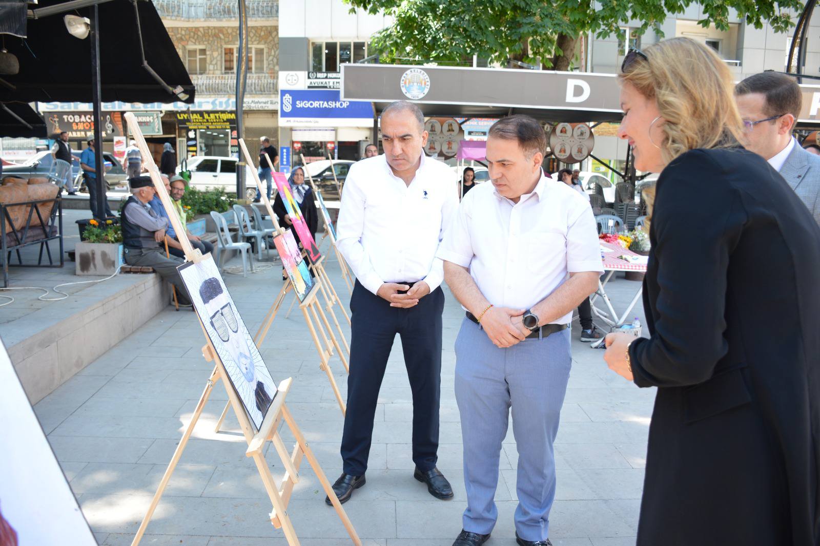 MENDERES İLKOKULU KERMESİ CUMHURİYET MEYDANI’NDA GERÇEKLEŞTİ 8 508540352 755512317001087 7932465987144670418 n