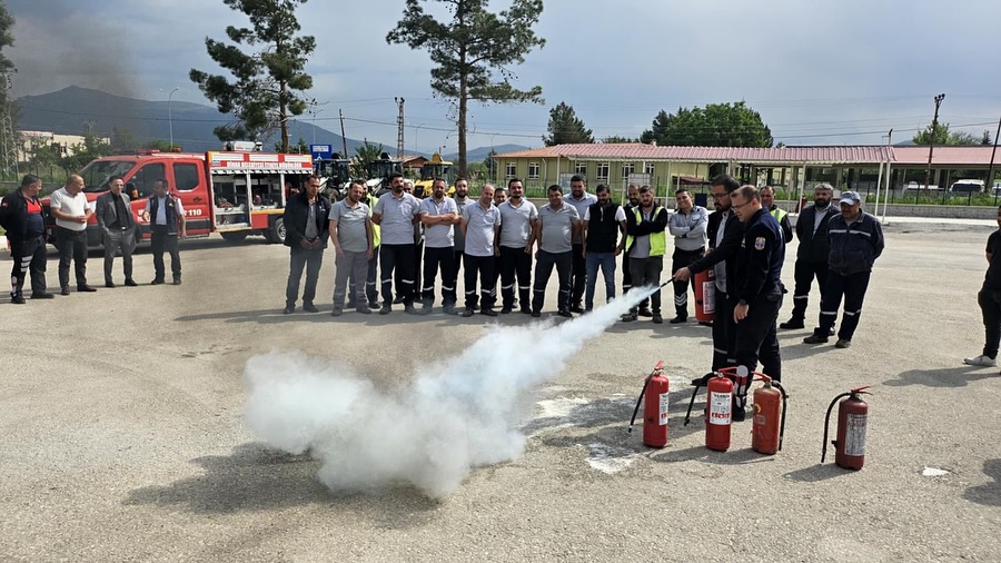 İLÇE ÖZEL İDARE PERSONELİNE YANGIN EĞİTİMİ VERİLDİ 5 509781569 18051401732373835 4094380550761539685 n