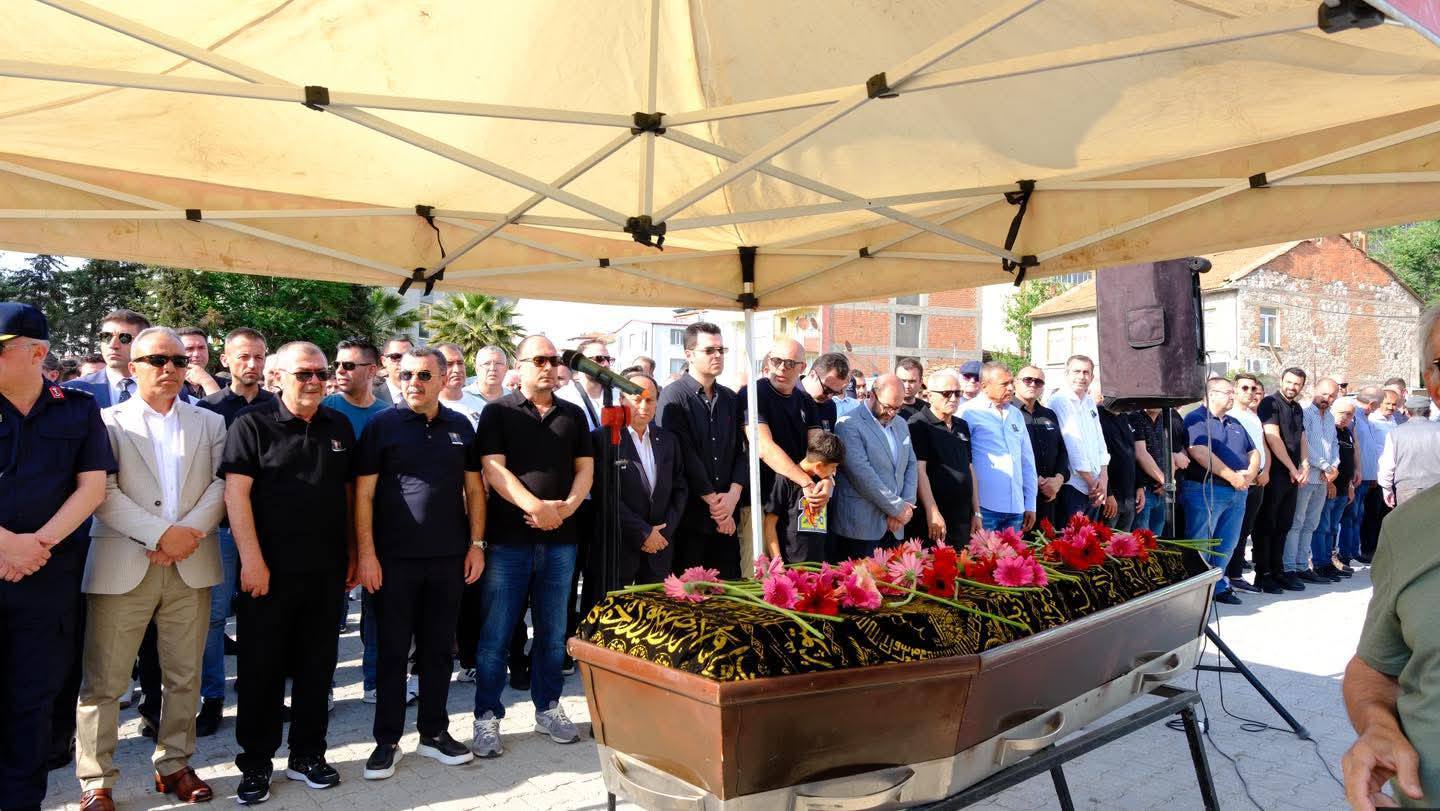 İŞ ADAMI DEMİREL SEVENLERİ TARAFINDAN SON YOLCULUĞUNA UĞURLANDI