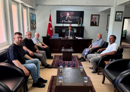 DİNAR BASINI’NDAN KAYMAKAM HASAN UĞUZ’A HAYIRLI OLSUN ZİYARETİ