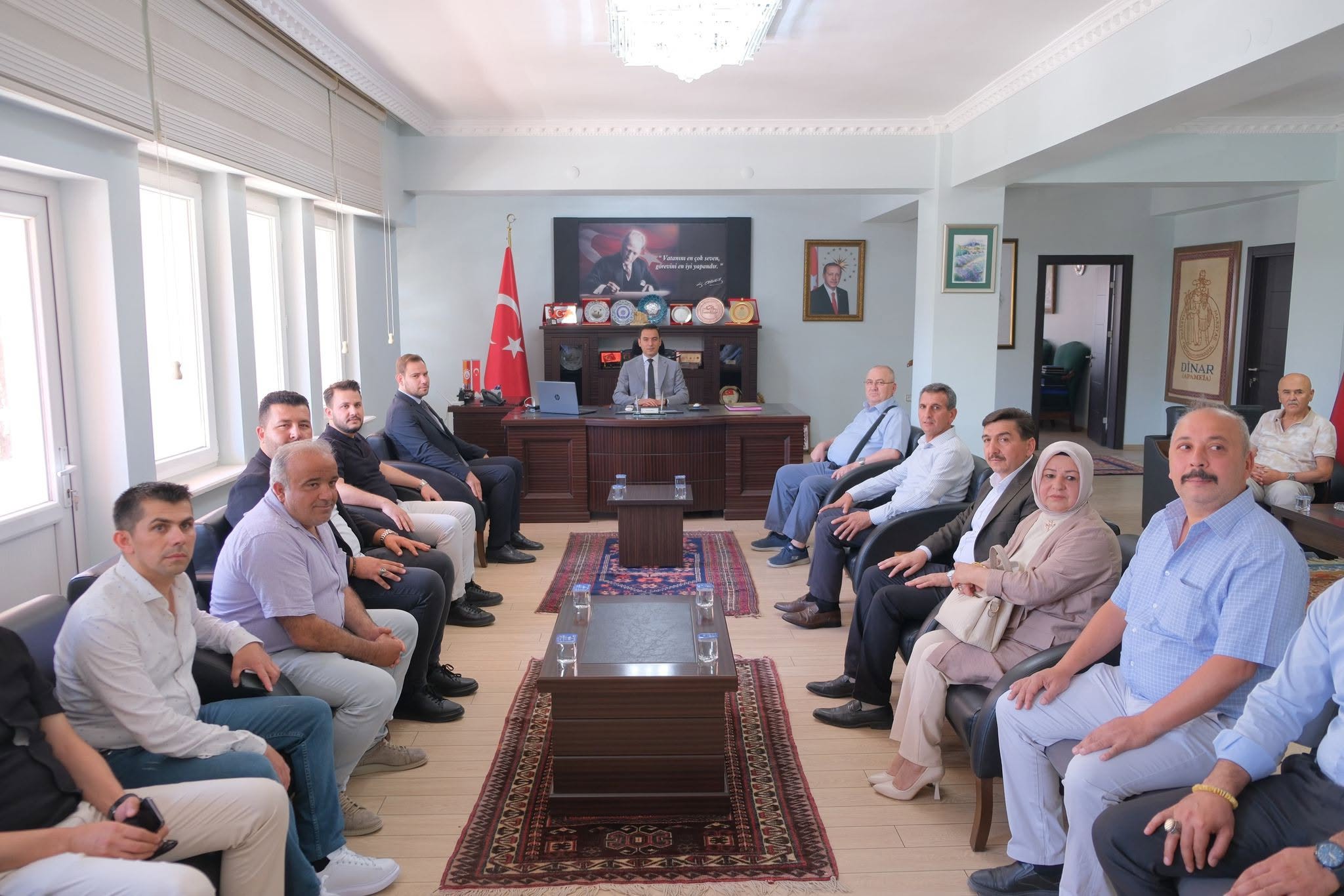 AK PARTİ DİNAR İLÇE BAŞKANLIĞINDAN KAYMAKAM HASAN UĞUZ’A ZİYARET 3 AK Parti 2