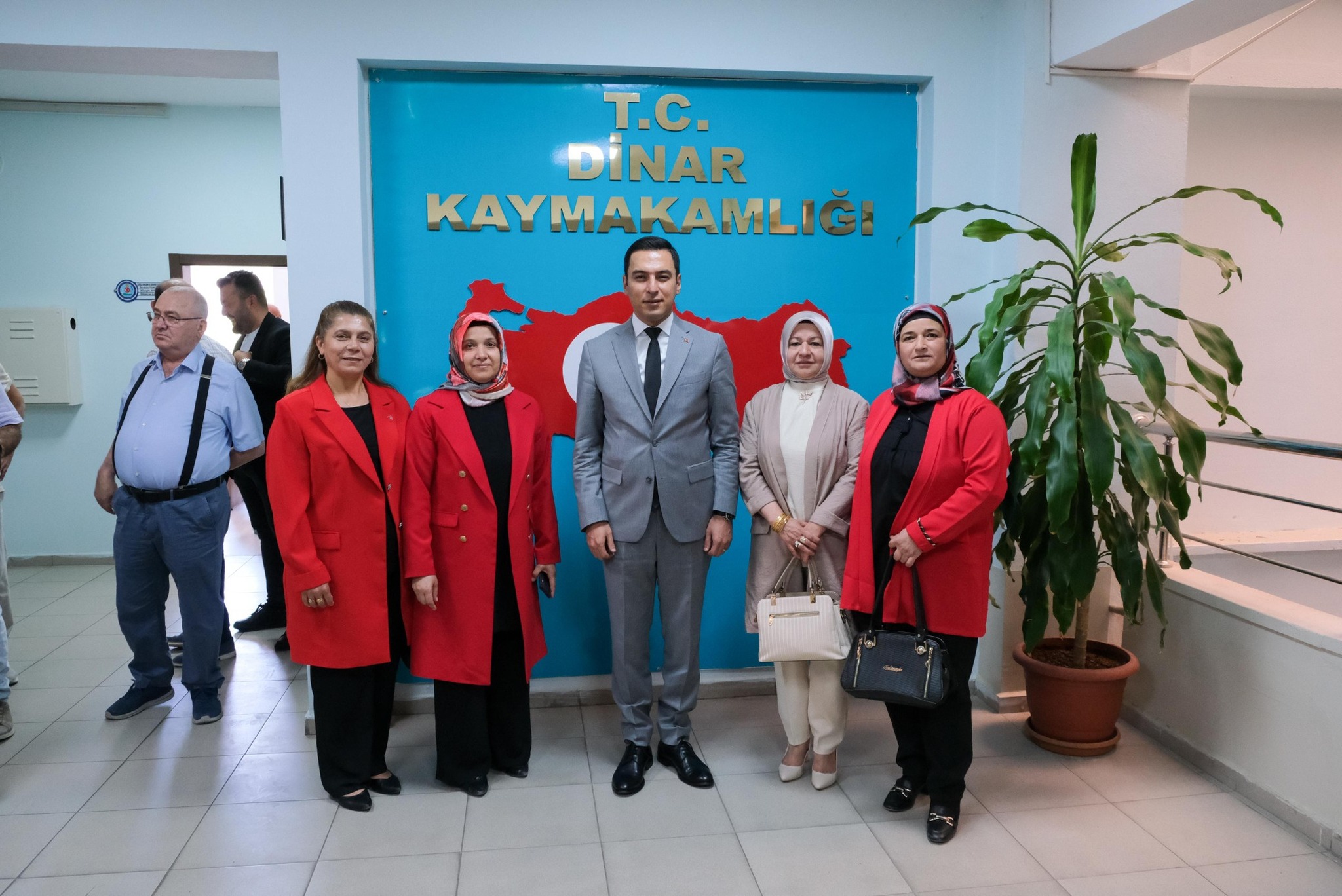 AK PARTİ DİNAR İLÇE BAŞKANLIĞINDAN KAYMAKAM HASAN UĞUZ’A ZİYARET 4 AK Parti 3