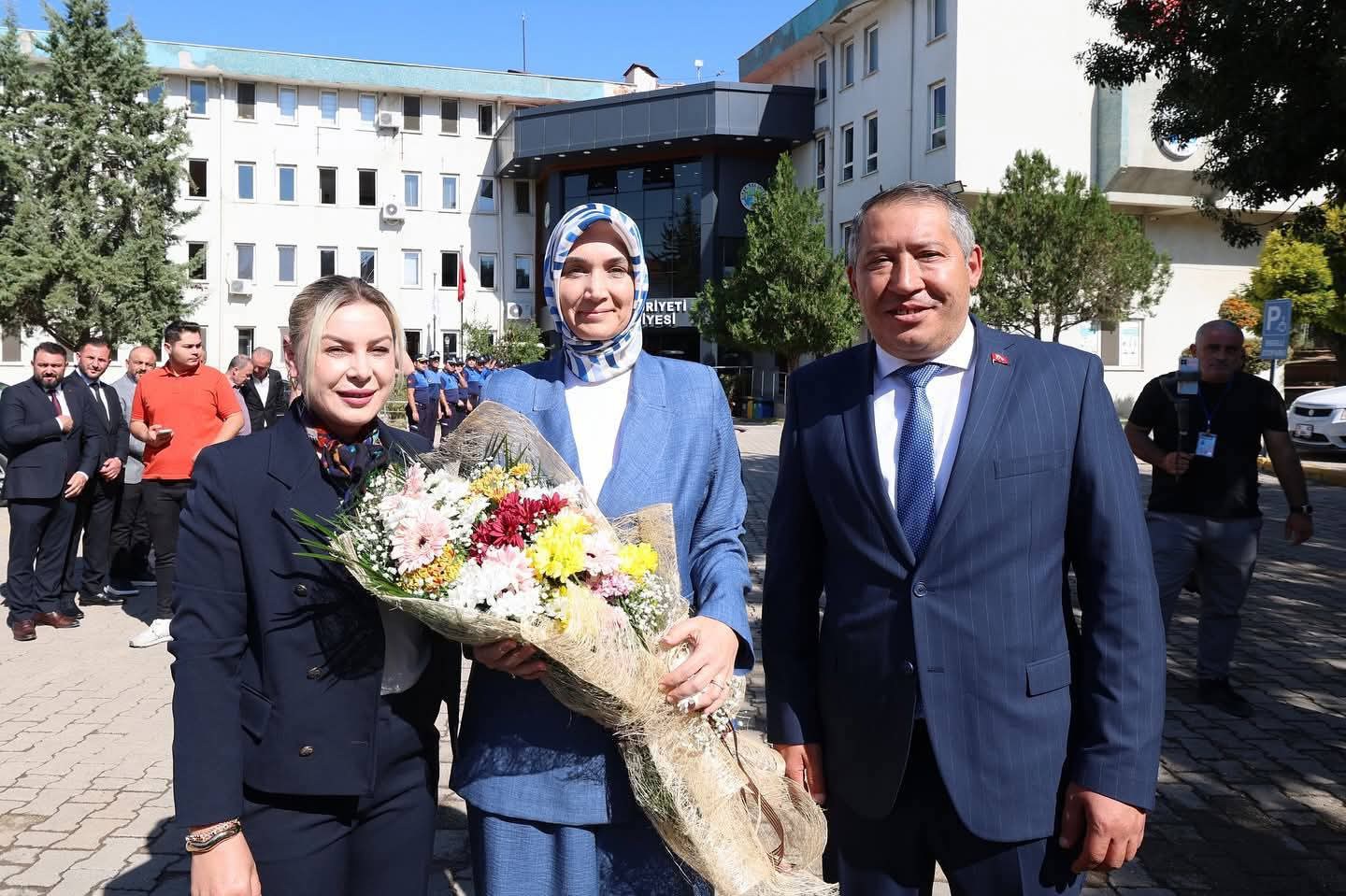 AFYONKARAHİSAR VALİMİZ DOÇ. DR. KÜBRA GÜRAN YİĞİTBAŞI’NDAN DİNAR BELEDİYESİNE ZİYARET