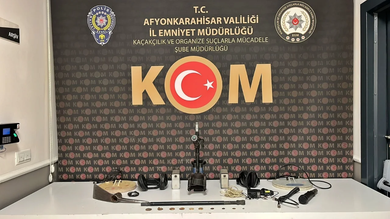 Durdurulan Araçta Tarihi Eser ve Kazı Malzemeleri Ele Geçirildi