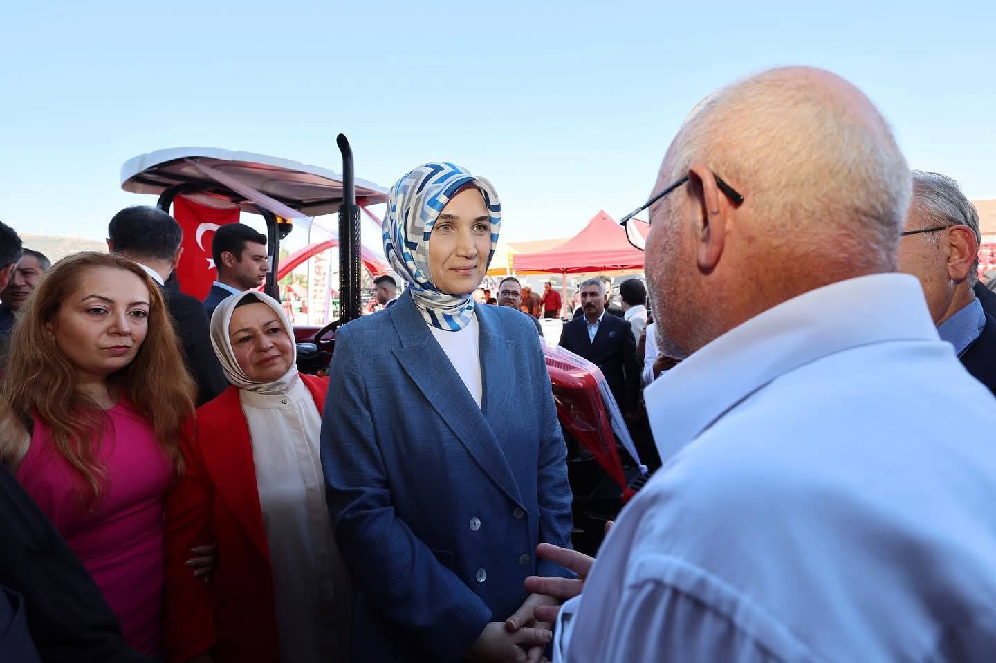 DİNAR 2. TARIM, HAYVANCILIK MAKİNELERİ VE TEKNOLOJİLERİ FUARI AÇILIŞI GÖRKEMLİ BİR TÖRENLE GERÇEKLEŞTİ 6 Fuar 5