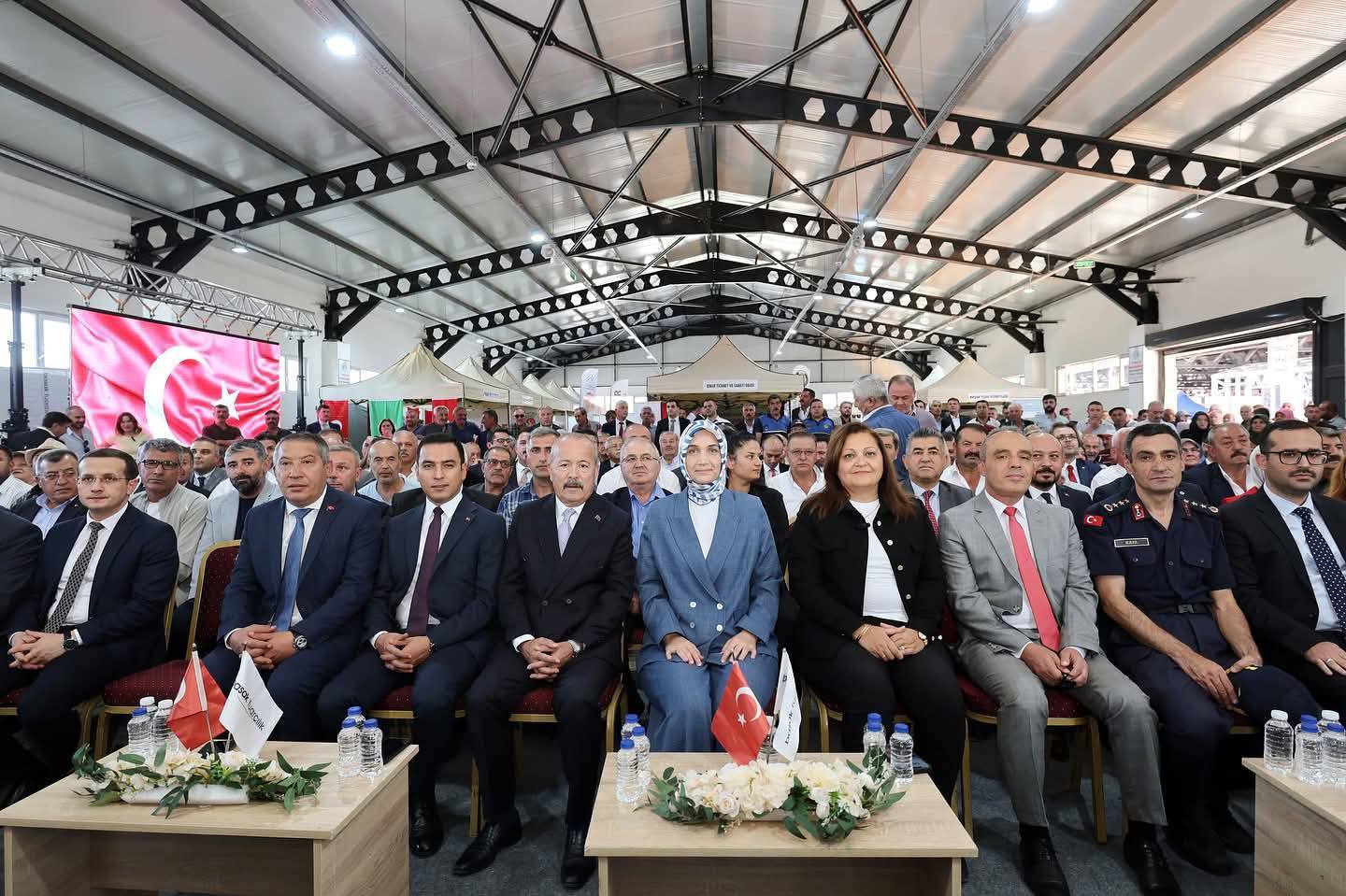 DİNAR 2. TARIM, HAYVANCILIK MAKİNELERİ VE TEKNOLOJİLERİ FUARI AÇILIŞI GÖRKEMLİ BİR TÖRENLE GERÇEKLEŞTİ 7 Fuar 6