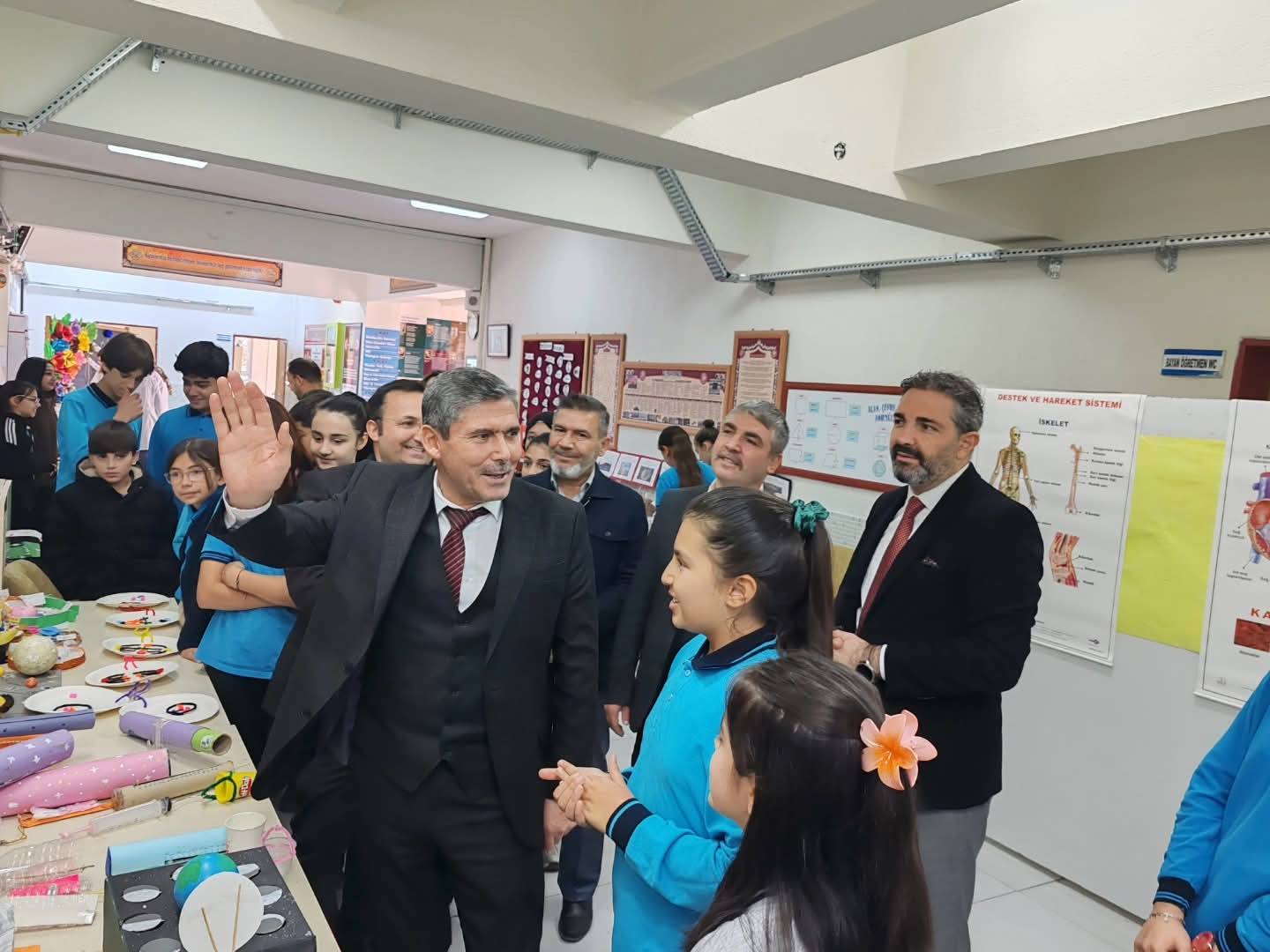 ŞEHİT İZZET TAŞBAŞ İMAM HATİP ORTAOKULU’NDA TÜRKİYE YÜZYILI MAARİF MODELİ SERGİSİ 7 594960663 893747789844205 5572871512519853416 n