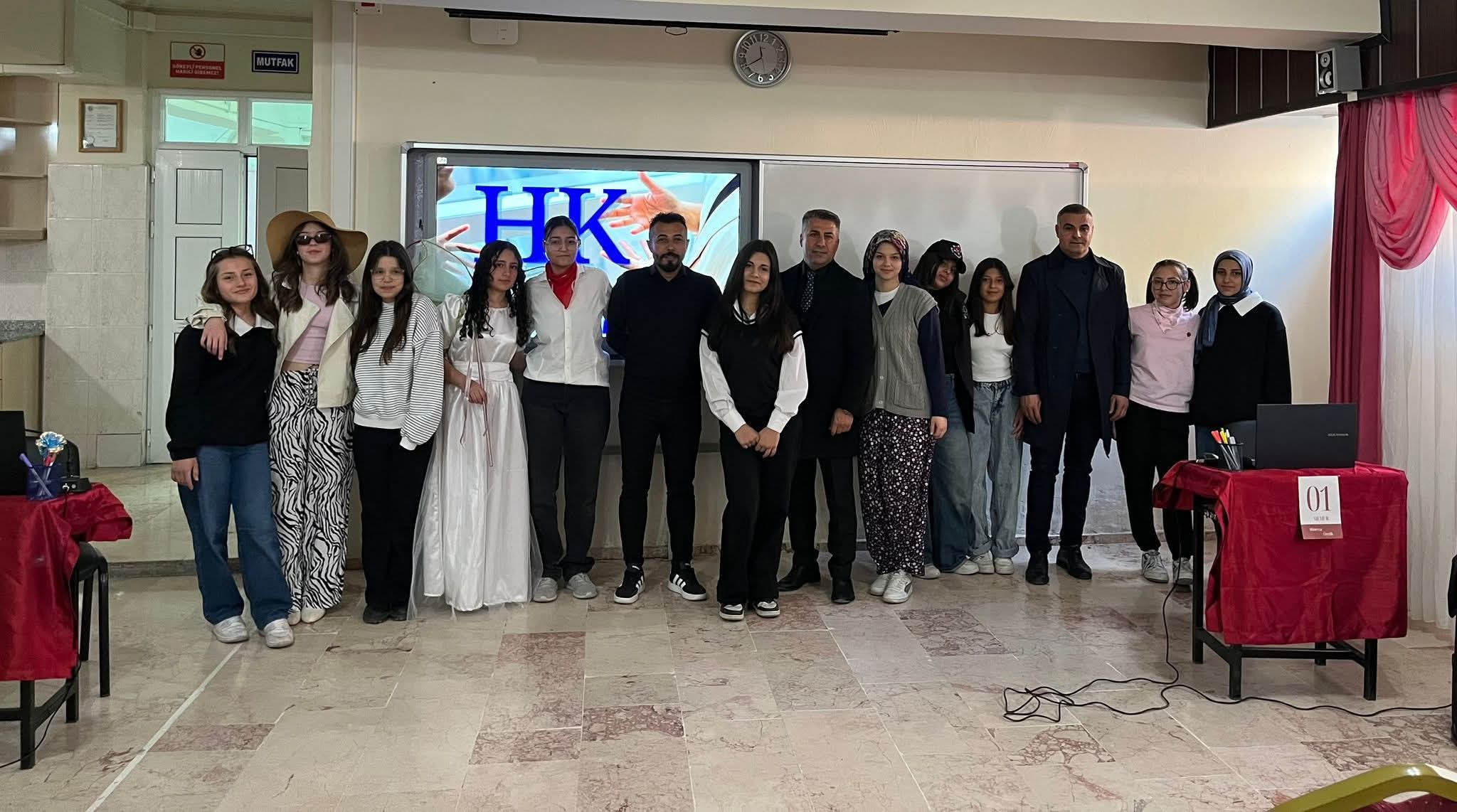 DİNAR METEM’DE “HAK BANK” TİYATRO GÖSTERİSİ 2 596285972 898921462660171 5539038755608273227 n