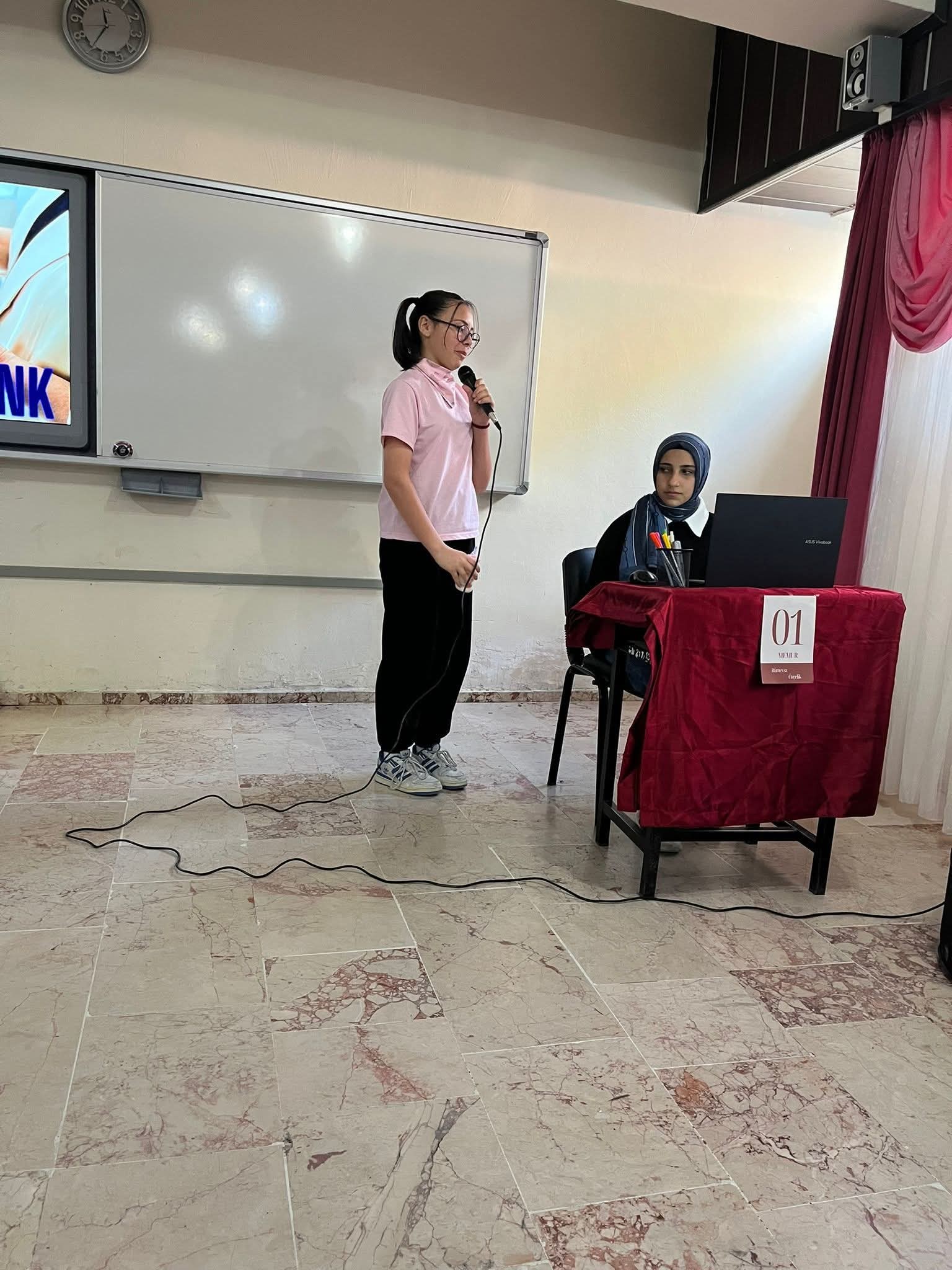 DİNAR METEM’DE “HAK BANK” TİYATRO GÖSTERİSİ 3 597559805 898921559326828 9116850650655215137 n