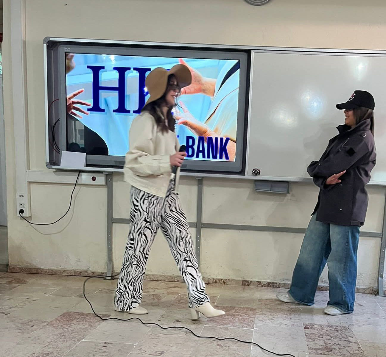 DİNAR METEM’DE “HAK BANK” TİYATRO GÖSTERİSİ 1 598141543 898921602660157 6683676481484869521 n 1