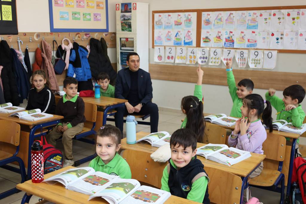 KAYMAKAM HASAN UĞUZ’DAN OKUL ZİYARETİ 2 610983190 919661040586213 827131199924480727 n