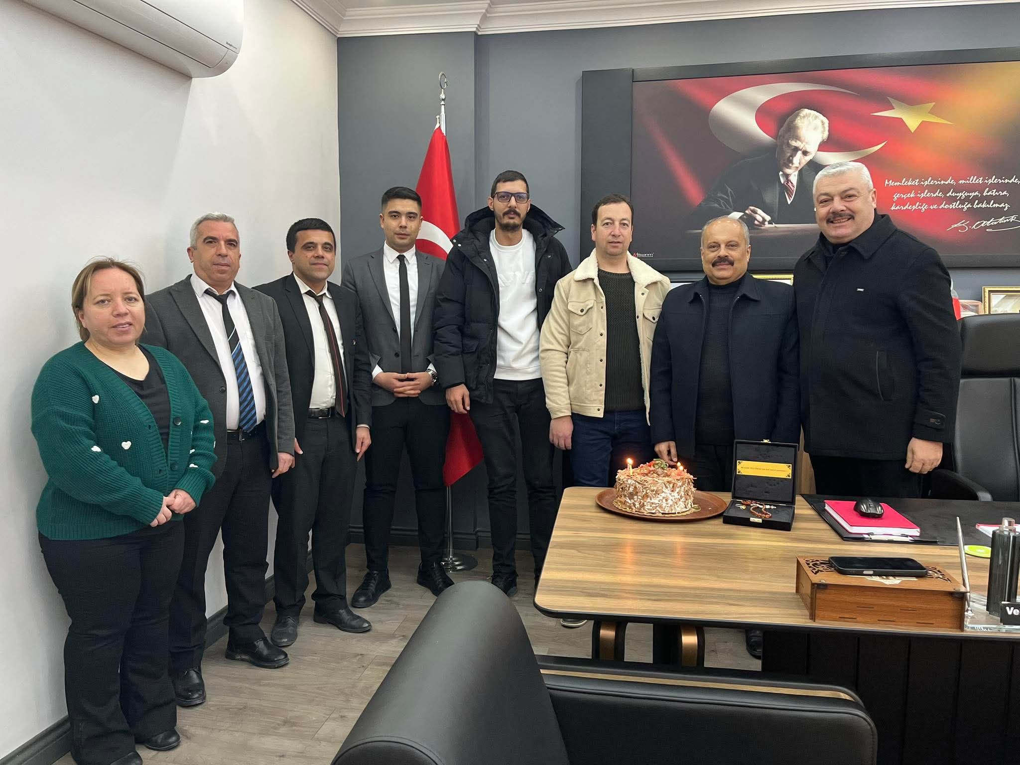 BAŞKAN VELİ ÖZCAN’A ANLAMLI DOĞUM GÜNÜ KUTLAMASI