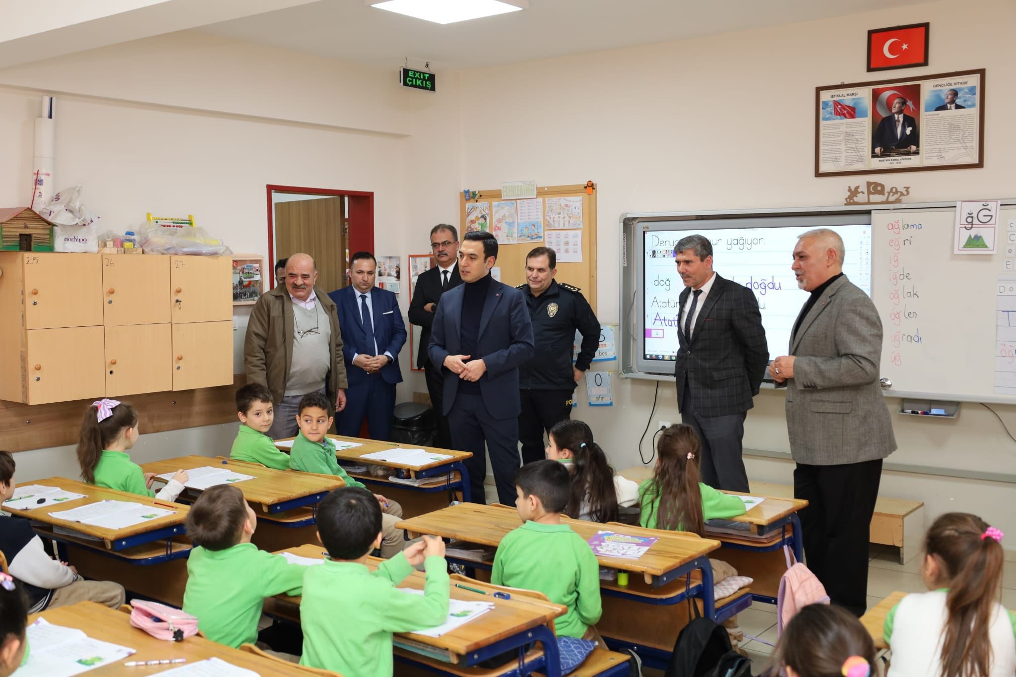 KAYMAKAM HASAN UĞUZ’DAN OKUL ZİYARETİ 7 612446597 919661297252854 153904421299559642 n
