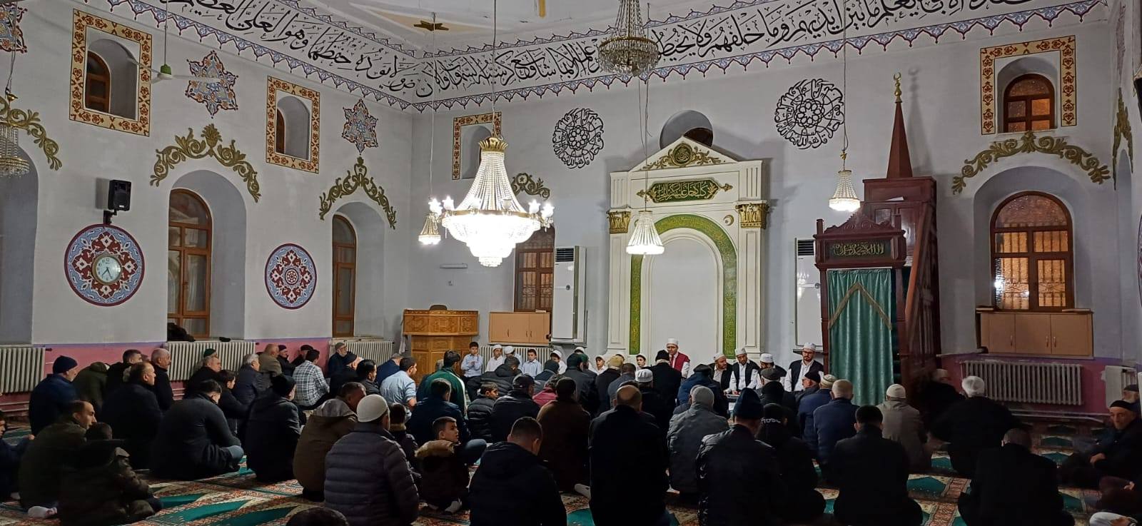 MİRAÇ GECESİ’NDE İLÇEDE MANEVİ ATMOSFER HAKİM OLDU:DUALAR SEMAYA YÜKSELDİ 3 615479926 925419590010358 4885947441362163980 n Kopya