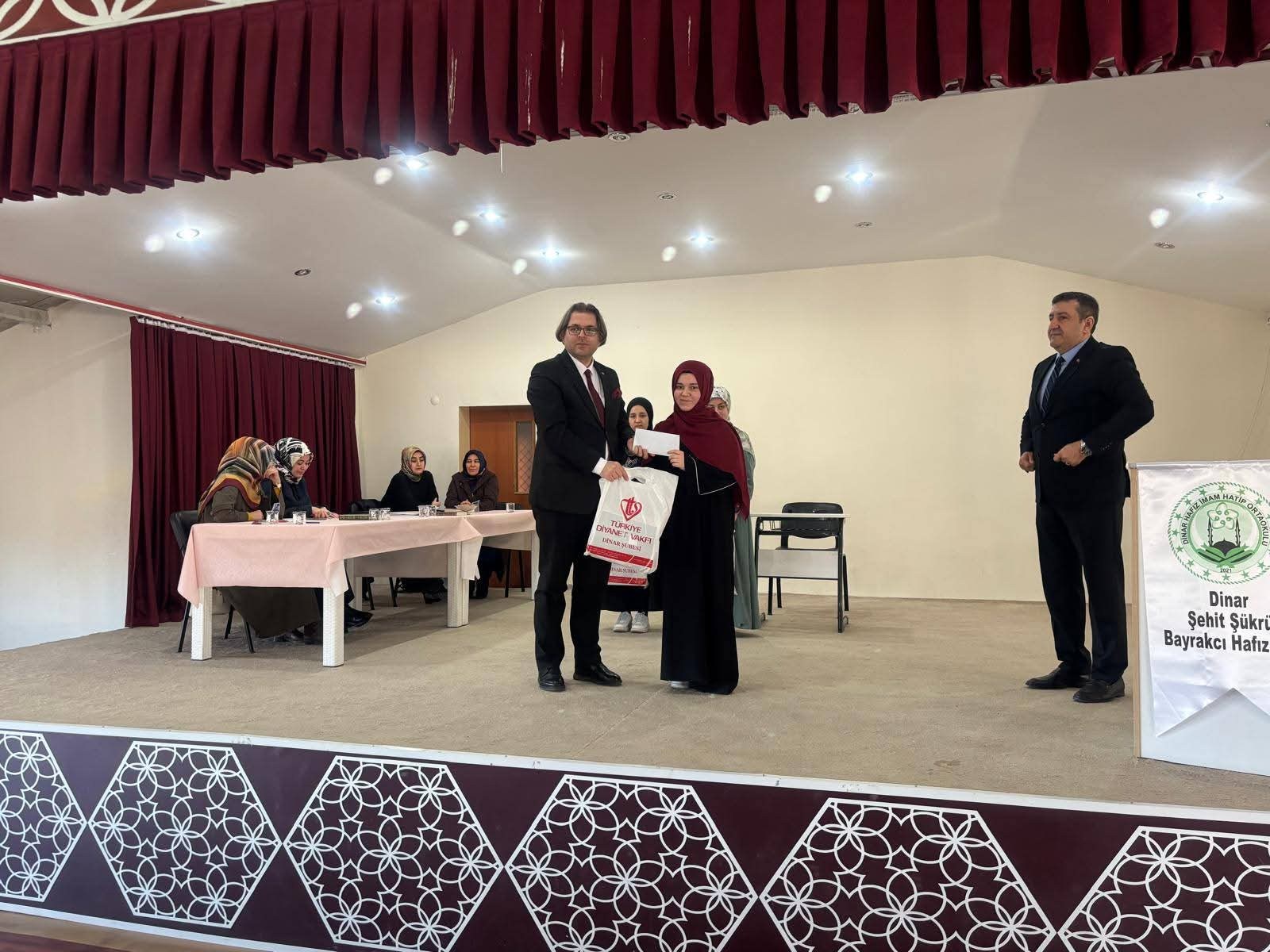 HAFIZLIKTA BÜYÜK GURUR: TÜRKİYE’YE DİNAR’DAN BİRİNCİ ÇIKTI