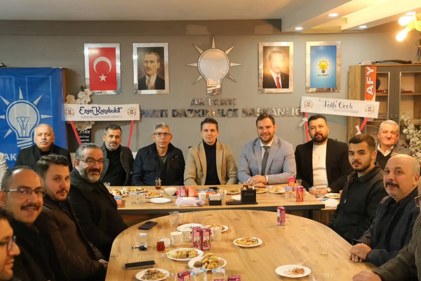 AK Parti Dinar İlçe Teşkilatı, Dazkırı İlçe Teşkilatı ile birlikte Dazkırı İlçe Başkanlığı’nın ev sahipliğinde bir araya geldi.