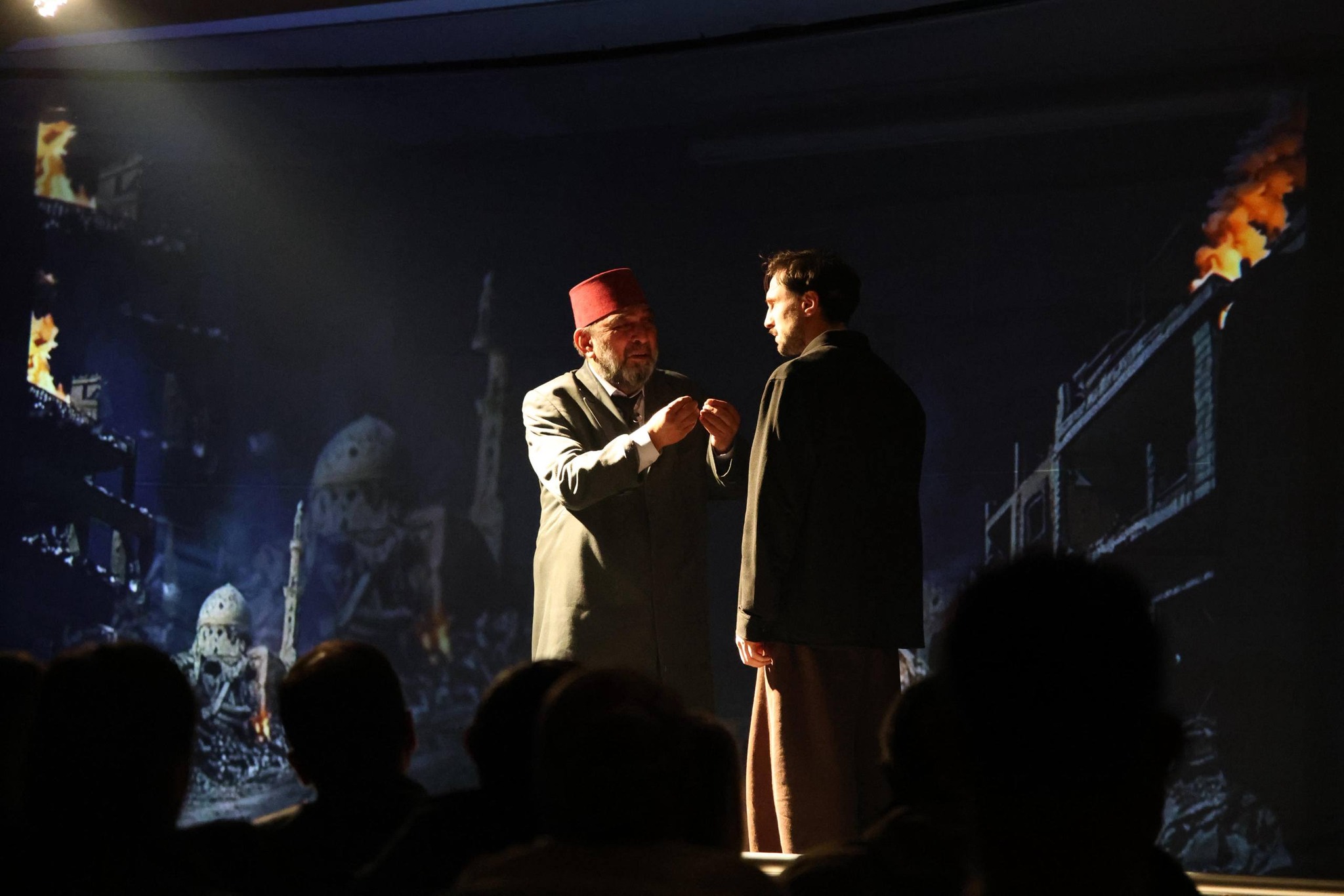 DİNAR’DA İFTAR PROGRAMI VE “FİRAVUNLA YÜZ YÜZE” TİYATROSUNA YOĞUN İLGİ! 5 645579294 965446609340989 3015775934154035368 n