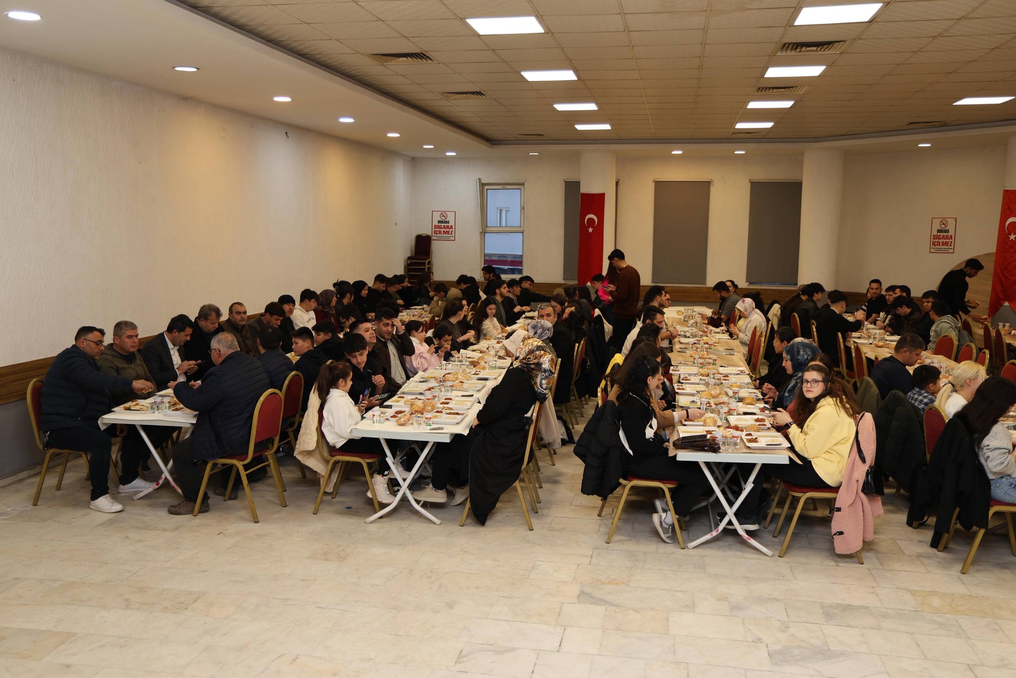 DİNAR’DA İFTAR PROGRAMI VE “FİRAVUNLA YÜZ YÜZE” TİYATROSUNA YOĞUN İLGİ! 7 646286325 965446896007627 3644258779125661579 n