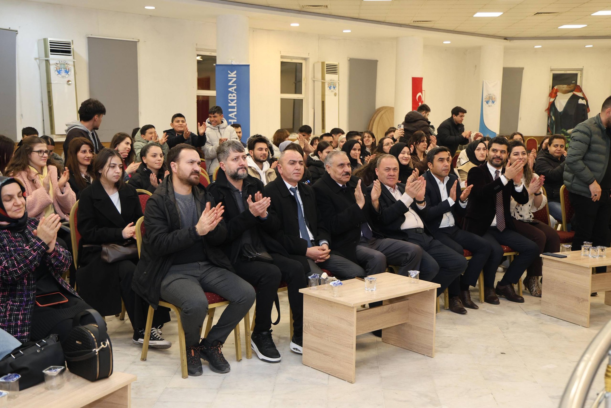 DİNAR’DA İFTAR PROGRAMI VE “FİRAVUNLA YÜZ YÜZE” TİYATROSUNA YOĞUN İLGİ!