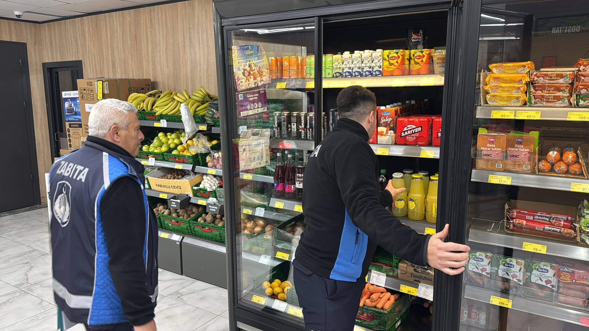 DİNAR’DA MARKETLERE SIKI DENETİM: KURALLARA UYMAYANLARA İŞLEM UYGULANDI