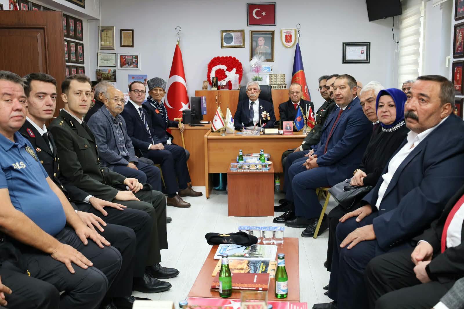 DİNAR’DA GAZİLER GÜNÜ’NDE DUYGU DOLU ANLAR